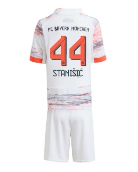 Billige Fotballdrakt Bayern Munich Josip Stanisic #44 Replika Bortedraktsett Barn 2025-26 Kortermet (med bukser)